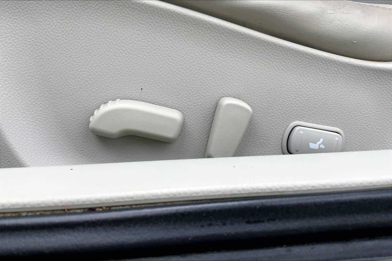 Used 2014 Liquid Platinum INFINITI  image 34