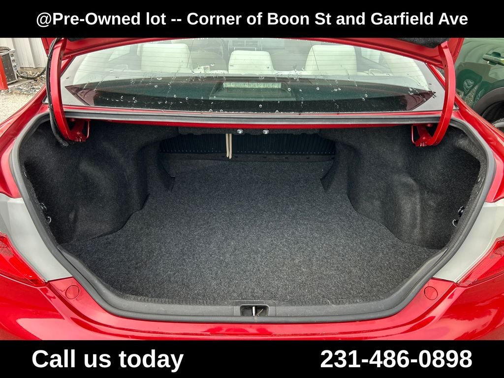 Used 2012 Red Toyota LE image 22