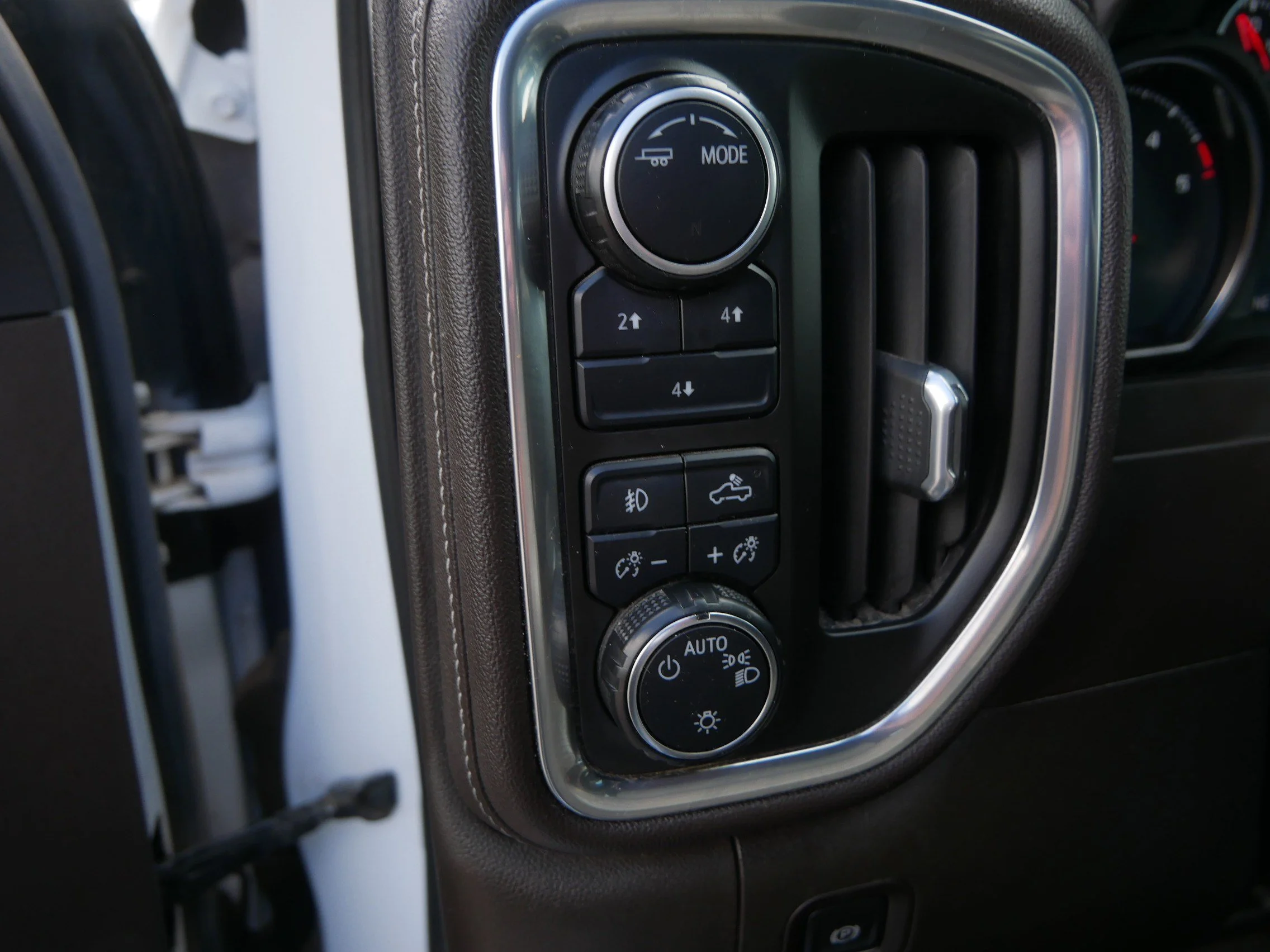 Used 2020 Summit White Chevrolet LT image 27