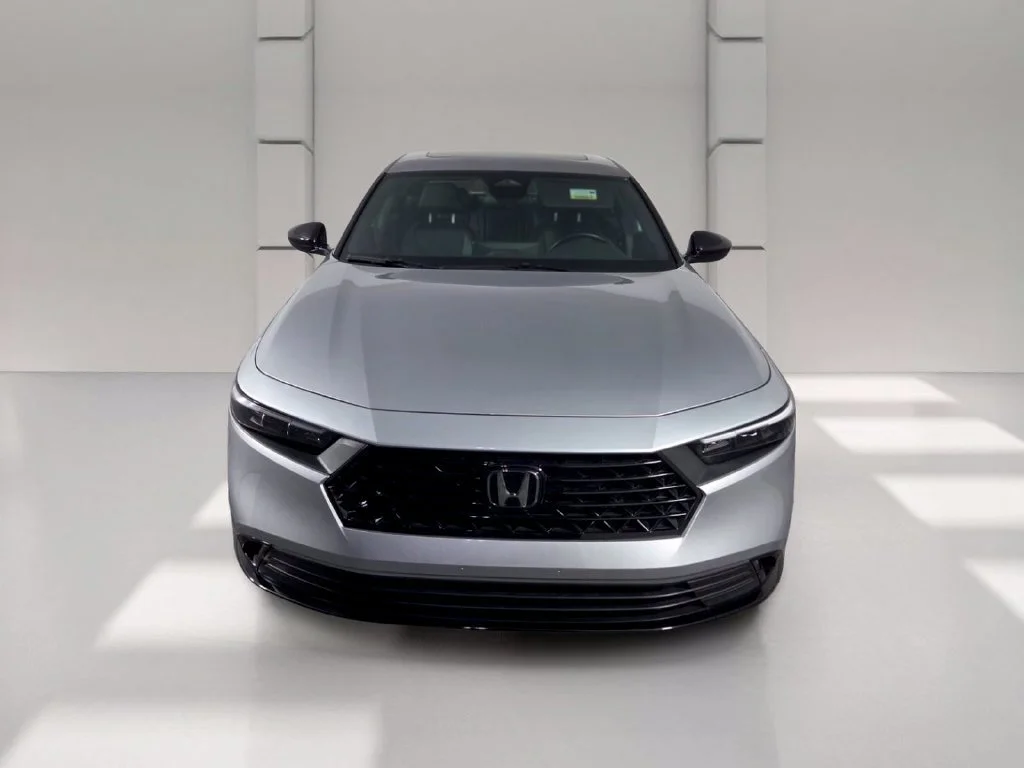 Used 2025 Solar Silver Metallic Honda Sport-L image 3