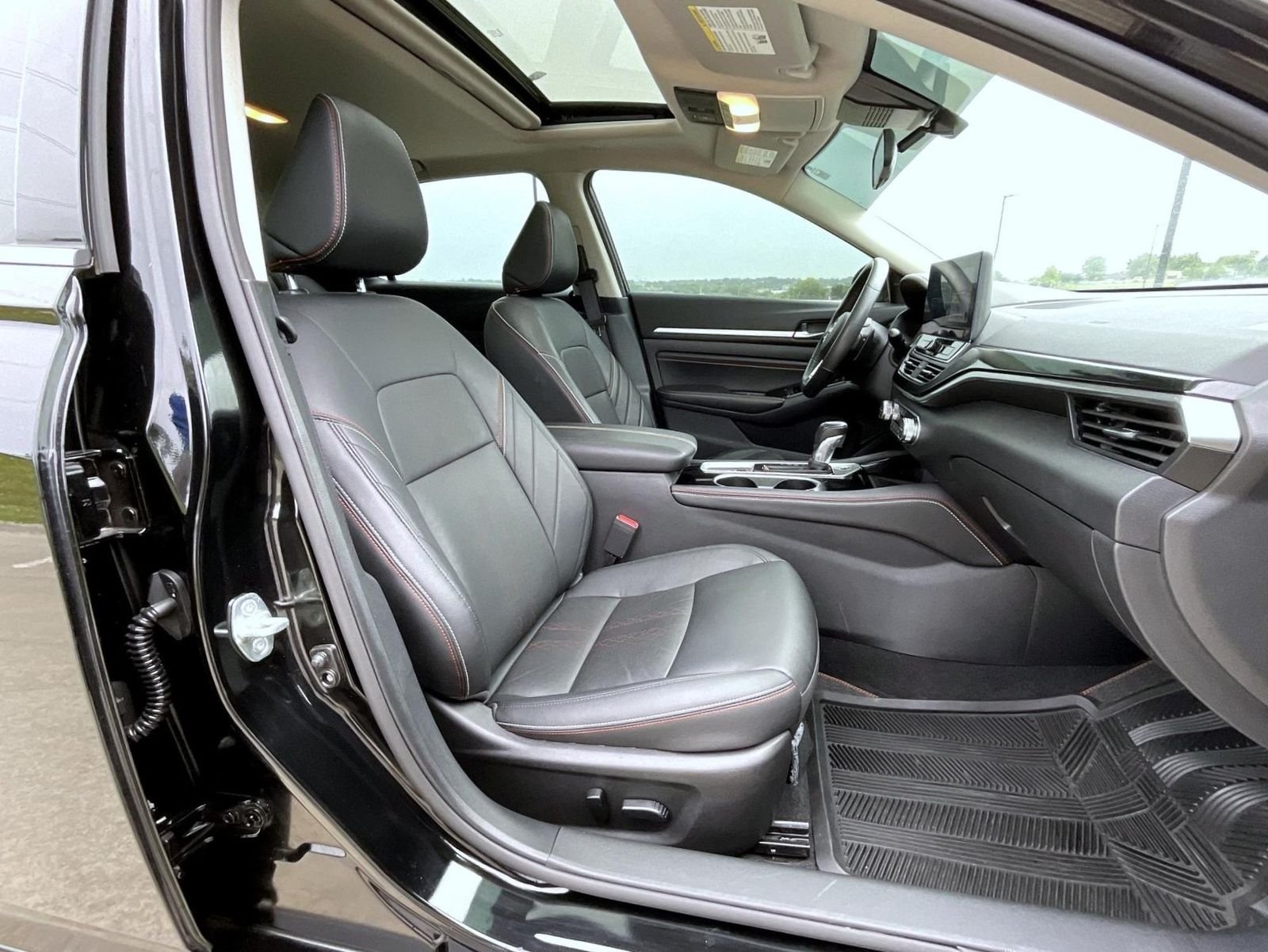 Used 2023 Black Nissan 2.0 SR image 16