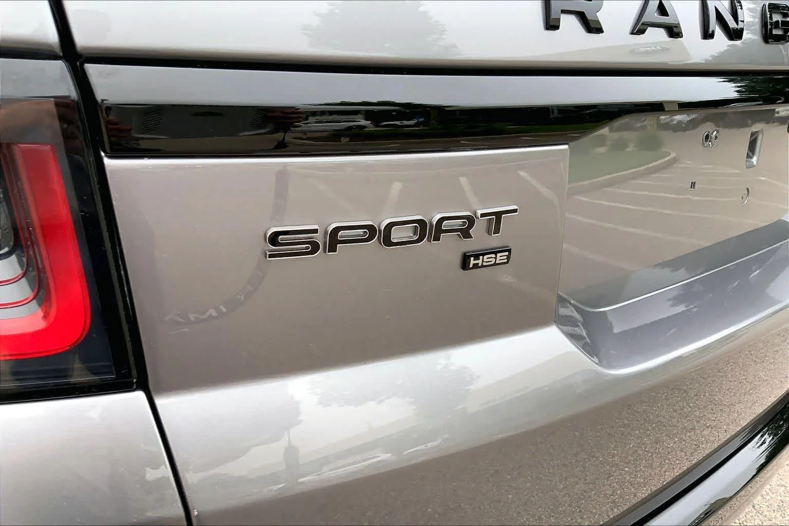 Used 2021 Eiger Grey Metallic Land Rover HSE Silver Edition image 10