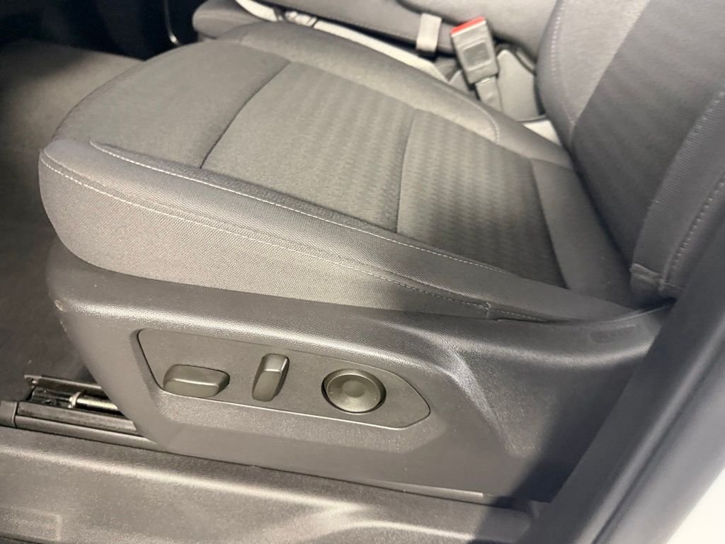 Used 2025 White Chevrolet LT image 26