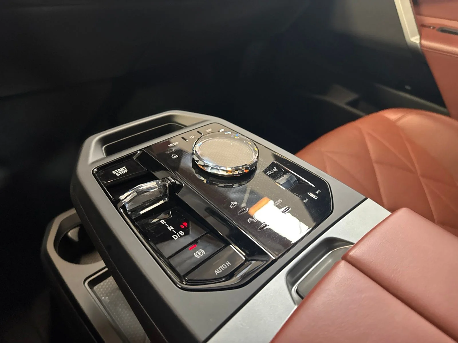 Used 2026 Beige BMW xDrive60 image 34