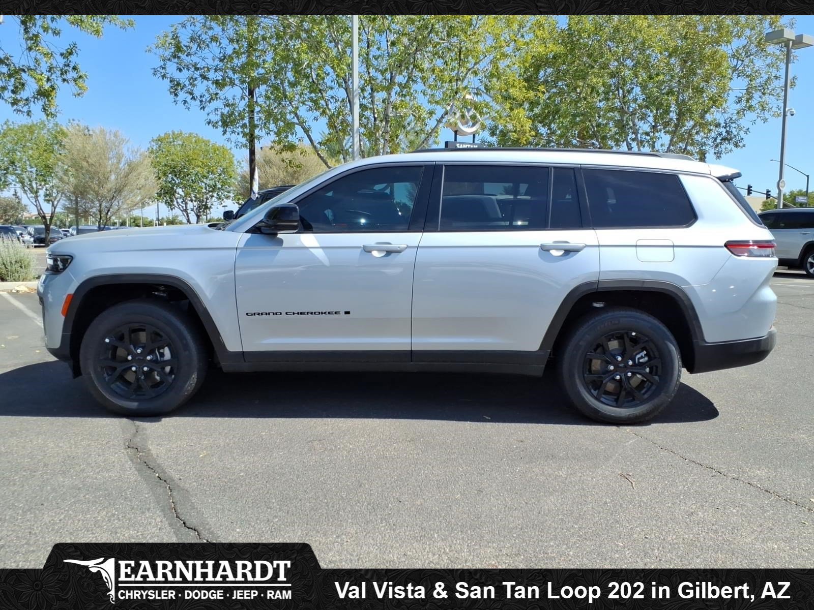 New 2026 Silver Zynith Exterior Paint Jeep Laredo Altitude image 2