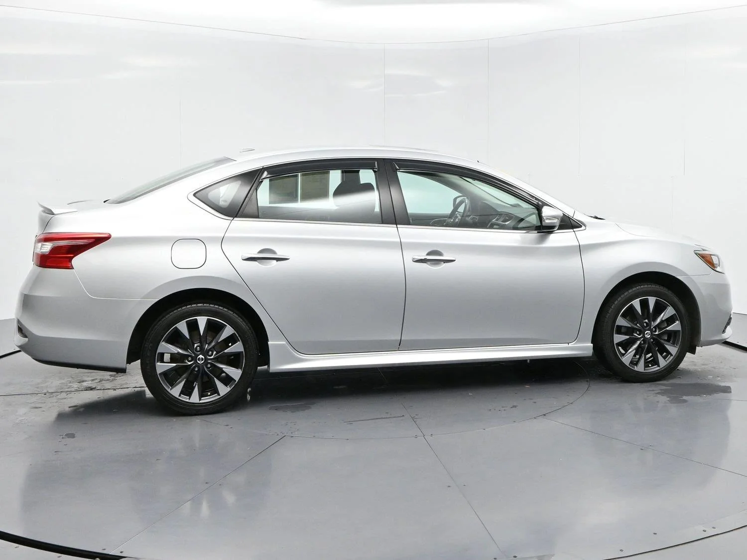 Used 2017 Brilliant Silver Nissan SR Turbo image 8