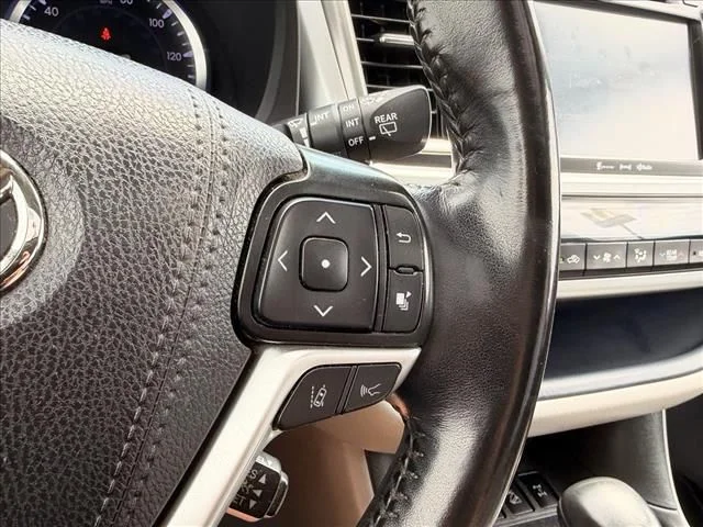 Used 2019 Blue Toyota XLE image 22