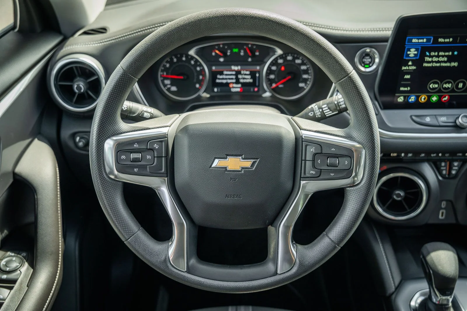 Used 2024 White Chevrolet LT image 25