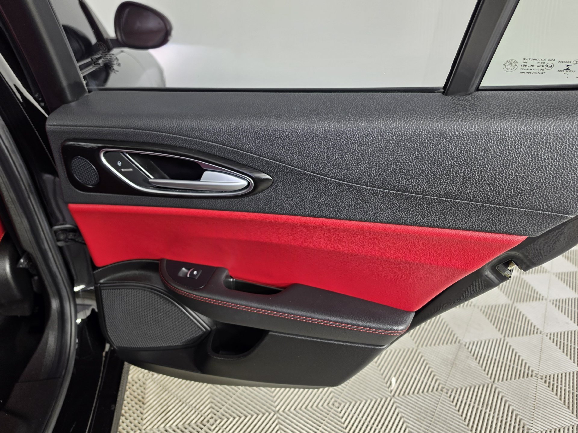 2017 Alfa Romeo Giulia Base - Photo 32