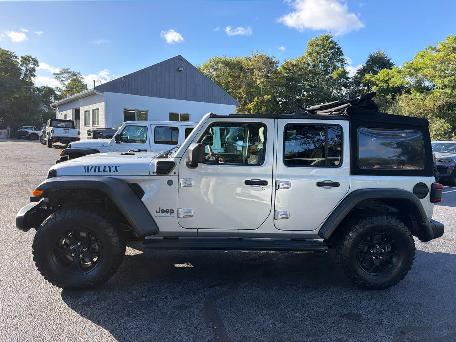 Used 2024 Silver Zynith Clearcoat Jeep Willys image 5
