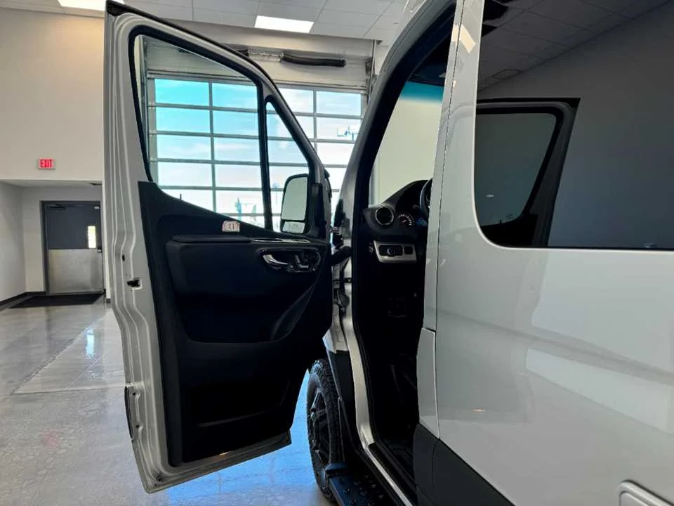 Used 2024 SILVER AIRSTREAM  image 64