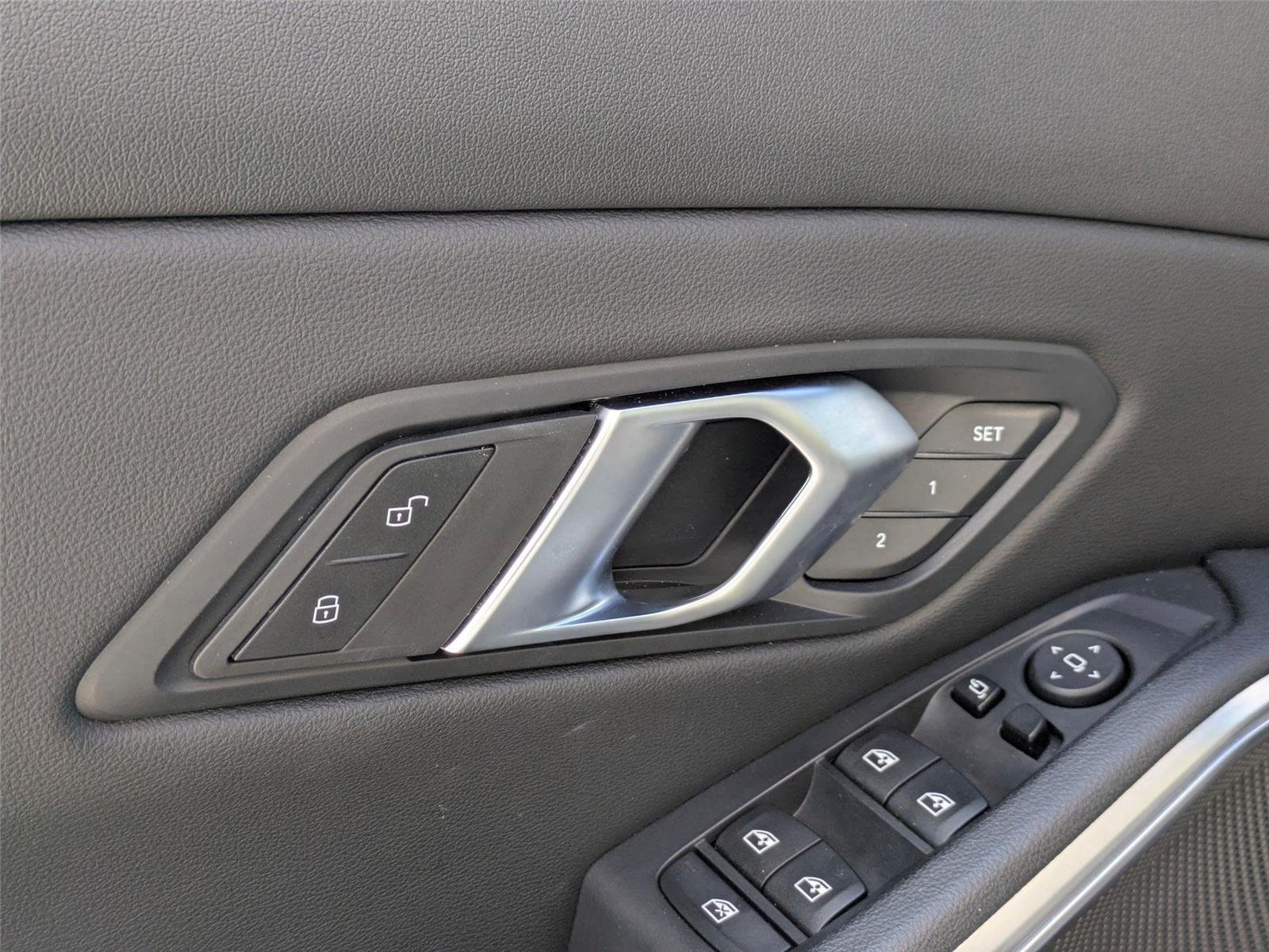 Used 2025  BMW 330i image 12