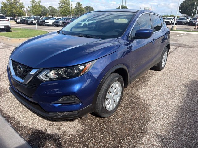Used 2020 Blue Nissan S image 2