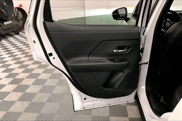 New 2026 Aspen White with Black Roof Nissan SR image 31
