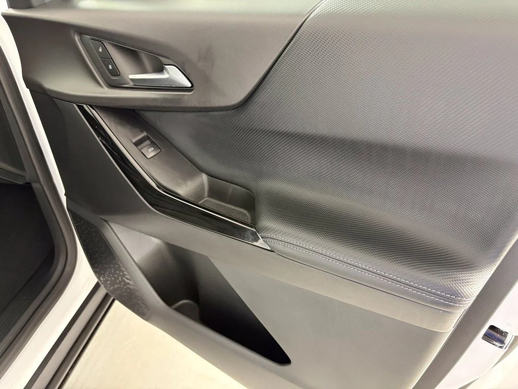New 2027 Summit White Chevrolet LT image 43