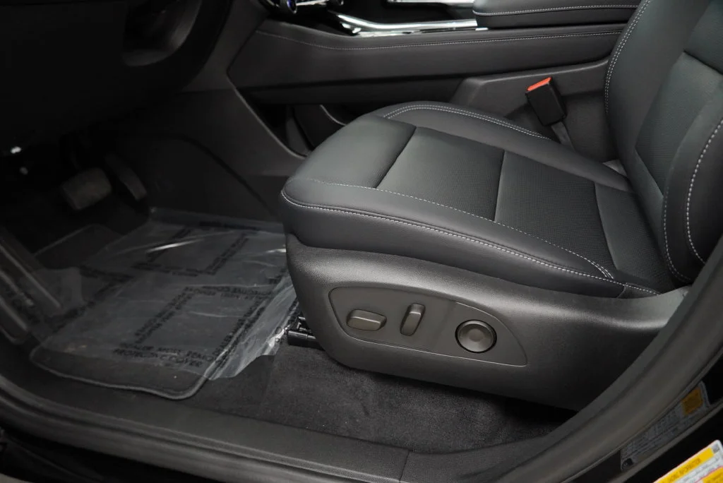 New 2027 Mosaic Black Metallic Chevrolet LT image 32