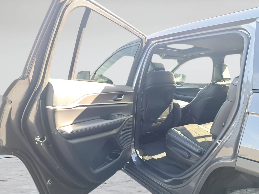 New 2026 Baltic Gray Metallic Clearcoat Jeep Altitude image 11