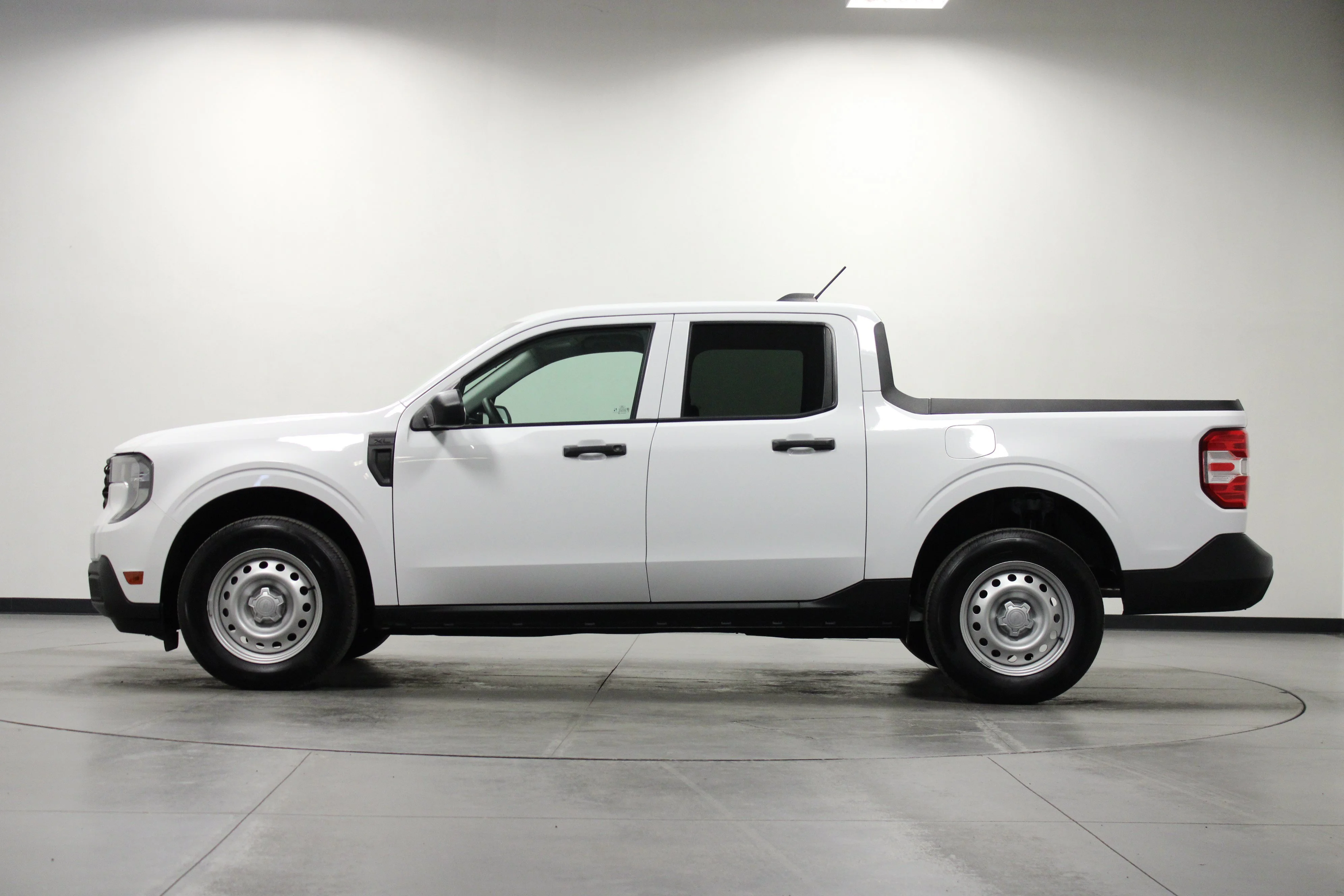 Used 2025 Oxford White Ford XL image 7
