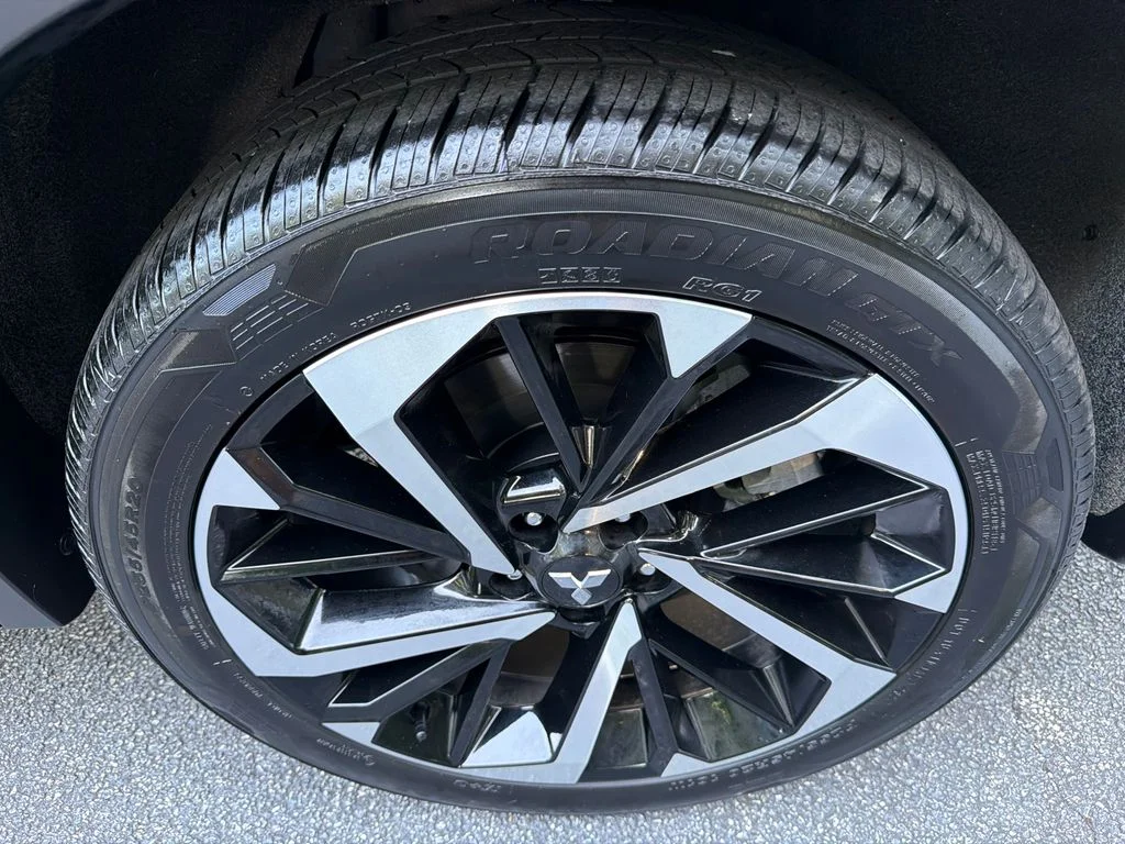 Used 2024  Mitsubishi SE image 20