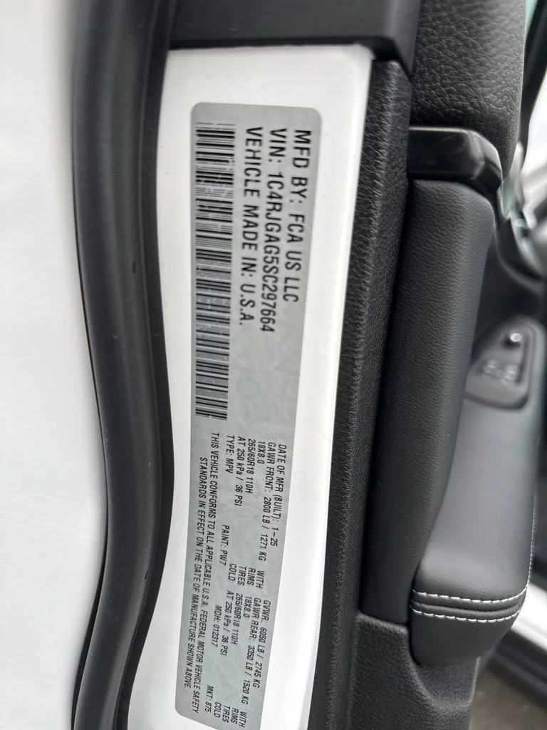Used 2025 White Jeep Laredo X image 30