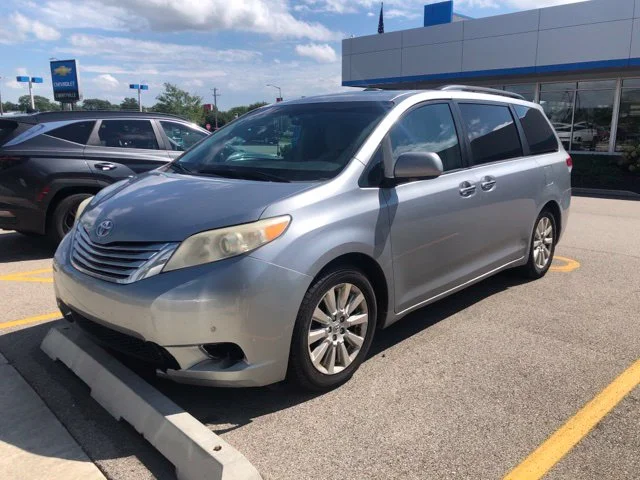 Used 2011 Silver Toyota Base image 1