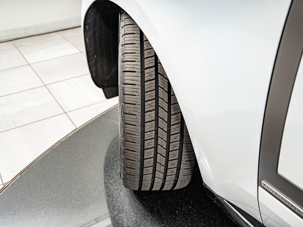 Used 2025 Fuji White Land Rover Autobiography image 48