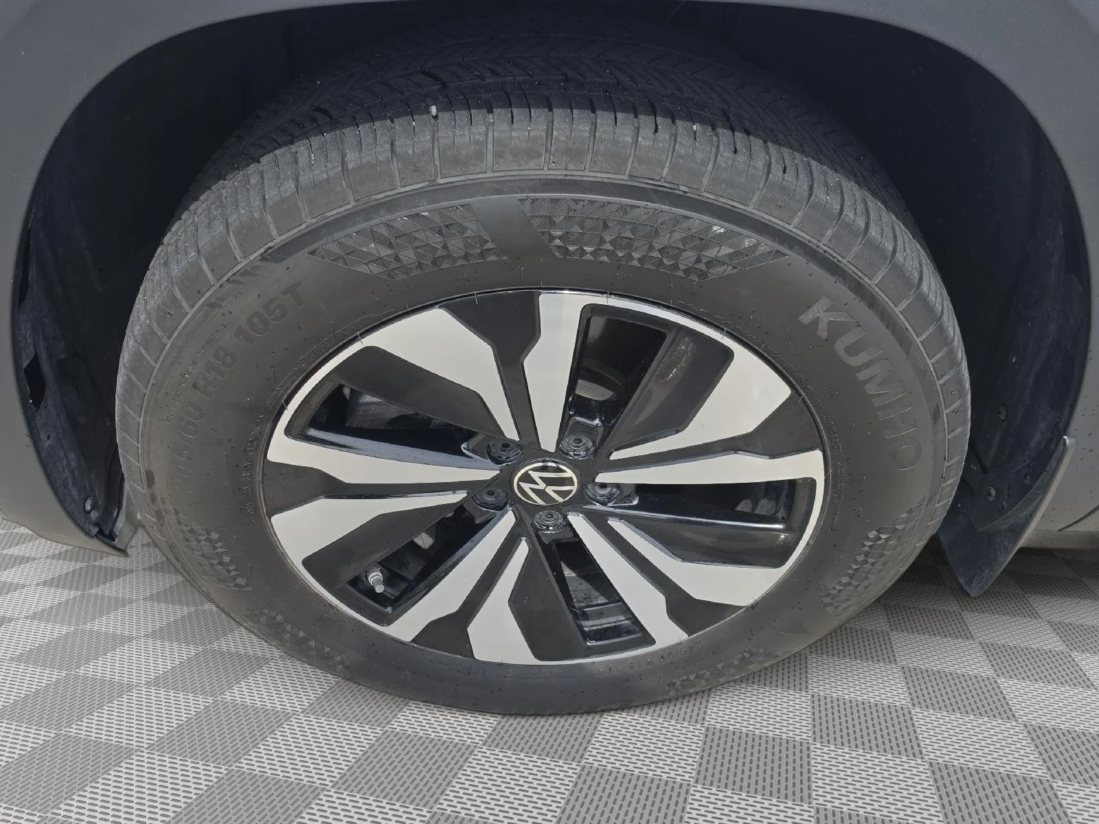 Used 2024  Volkswagen 2.0T SE image 23