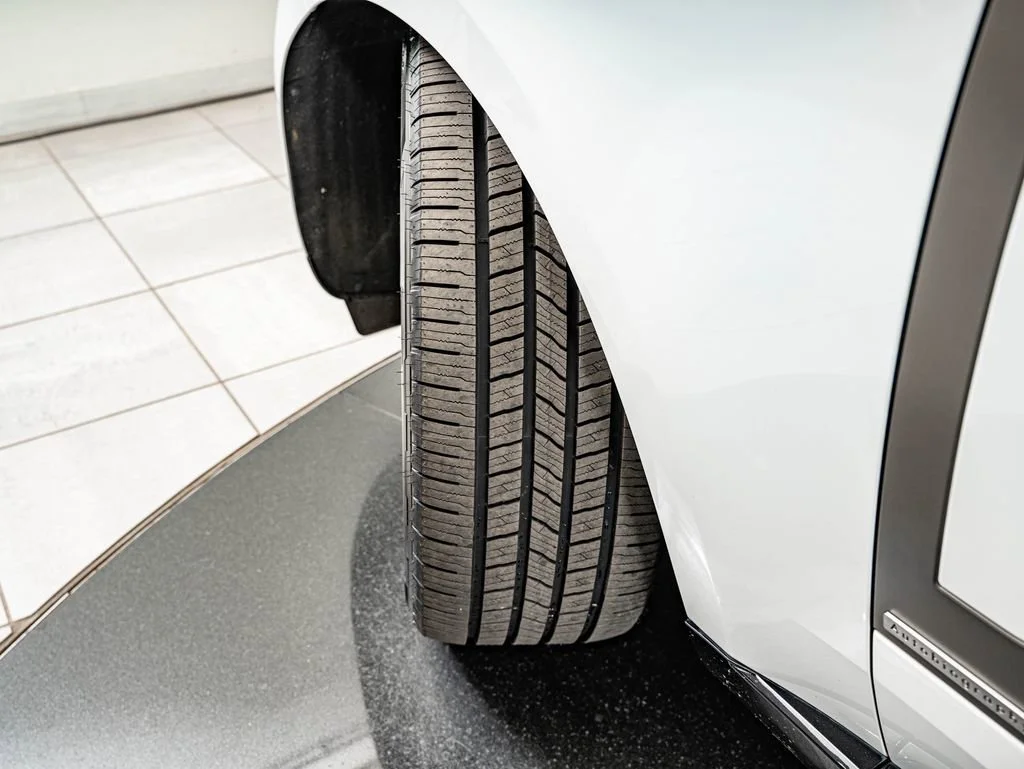 Used 2025 Fuji White Land Rover Autobiography image 48