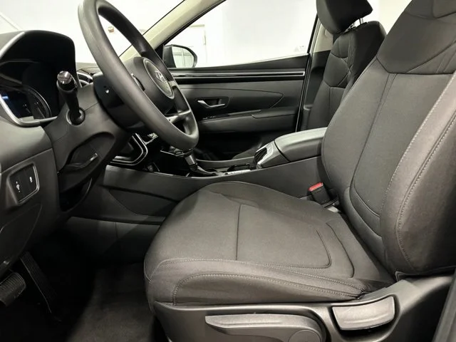 Used 2023 White Hyundai SE image 15