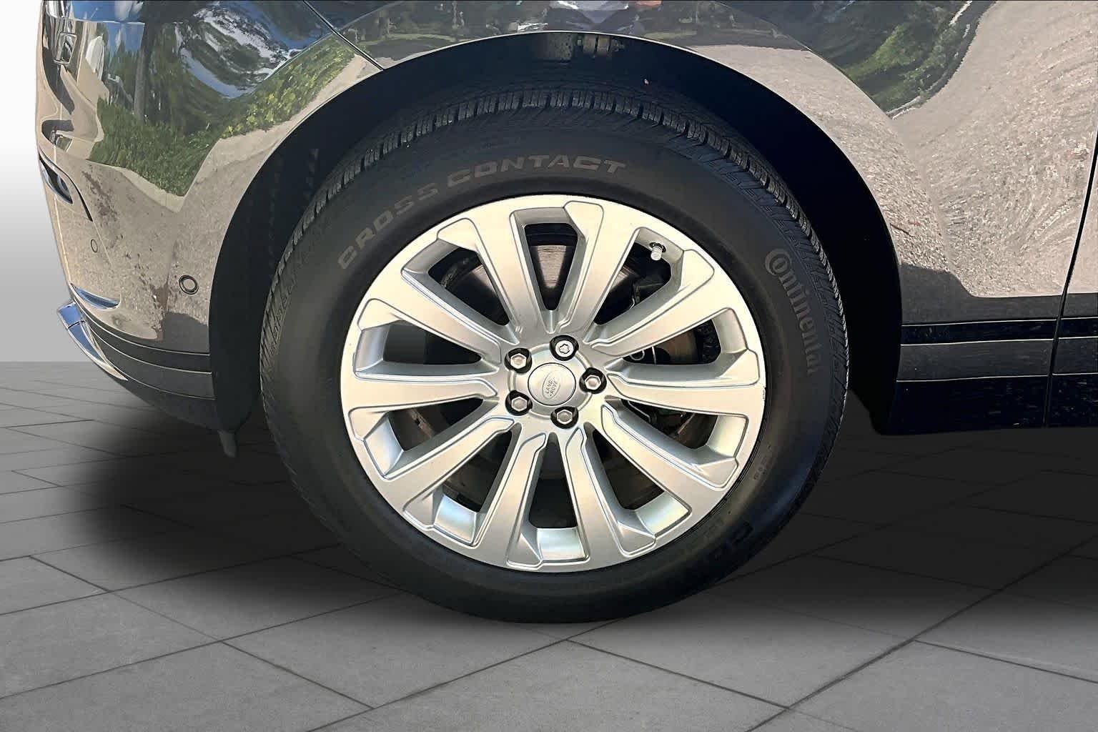 Used 2018 Santorini Black Land Rover S image 11