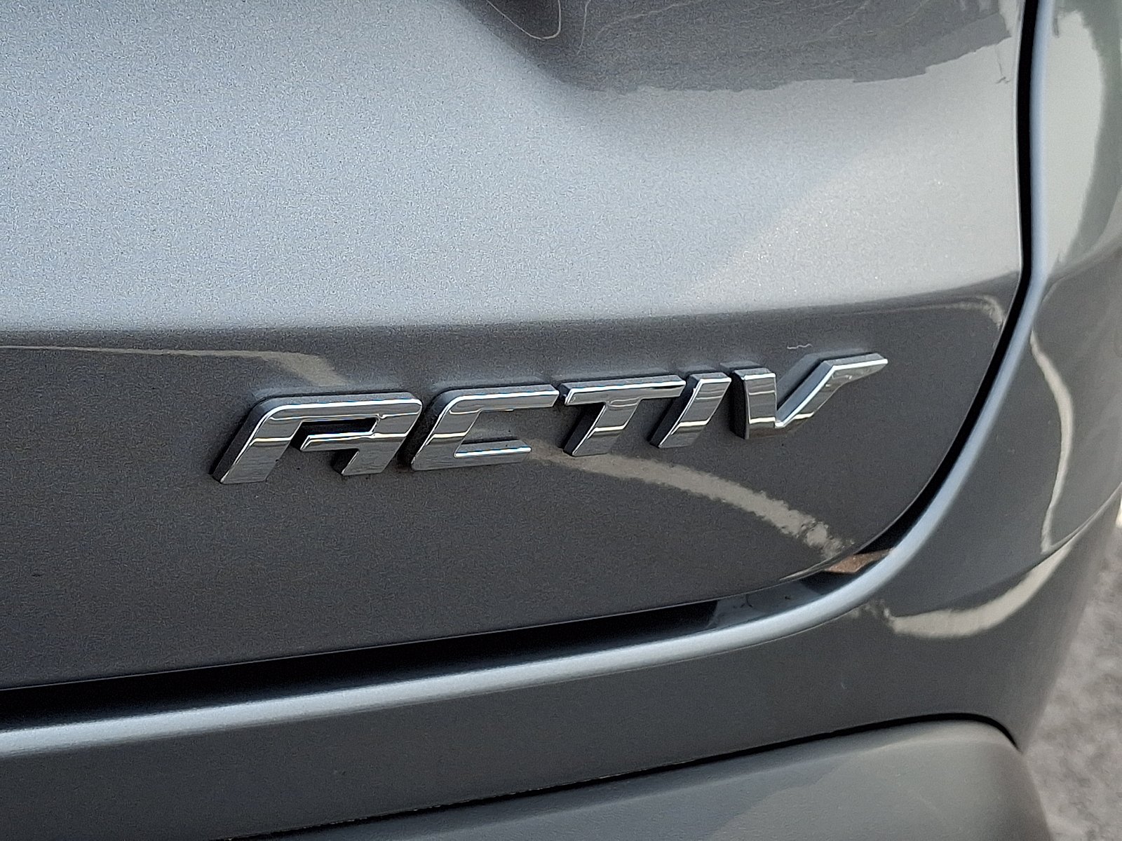 Used 2024 Sterling Gray Metallic - GZB Chevrolet FWD ACTIV image 31