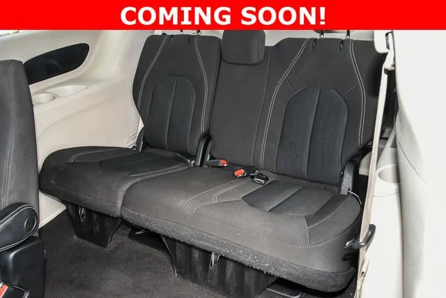 Used 2022 White Chrysler LX image 18