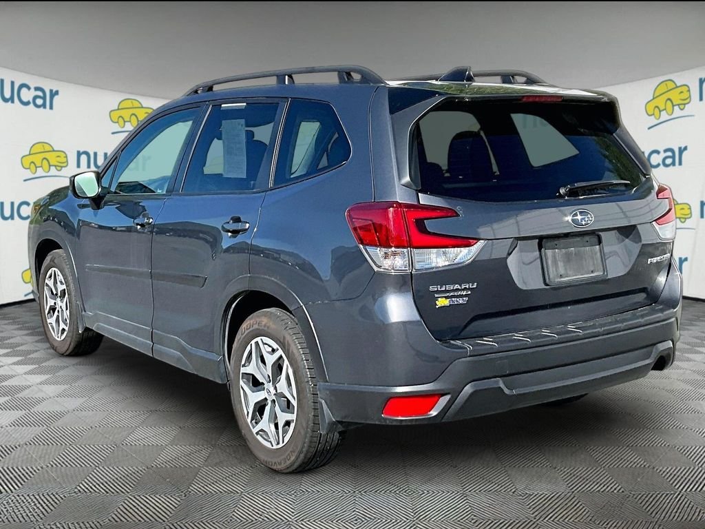 Used 2024 Gray Metallic Subaru Premium image 4