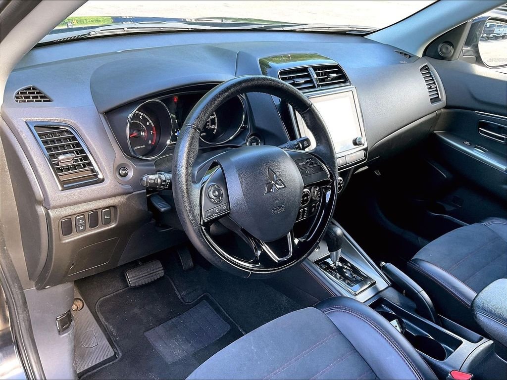 Used 2025 Gray Mitsubishi SE image 8