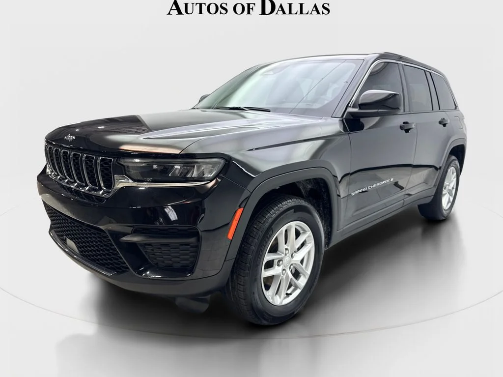 Used 2024 Black Jeep Laredo image 2