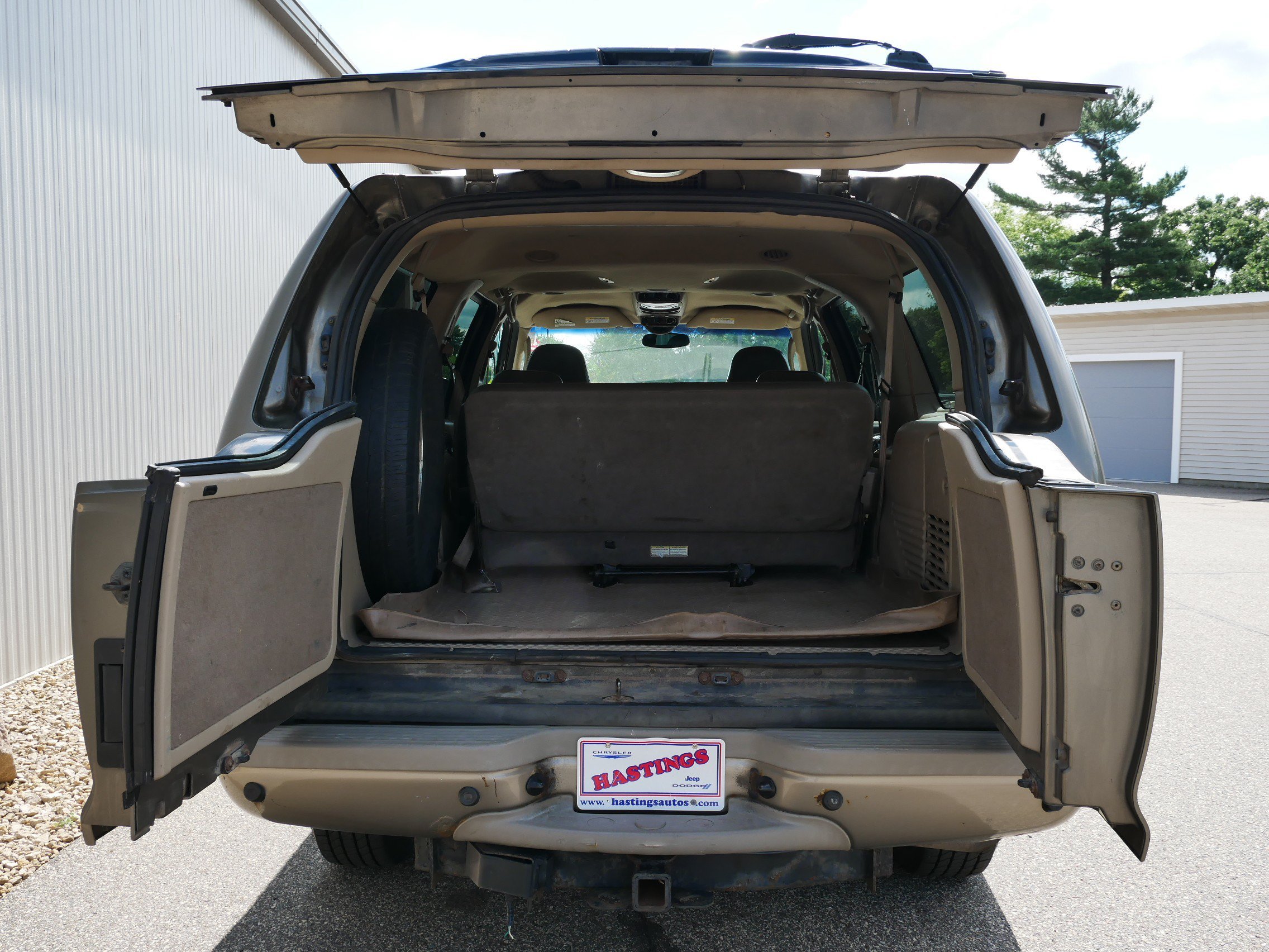Used 2003 Green Ford Eddie Bauer image 13