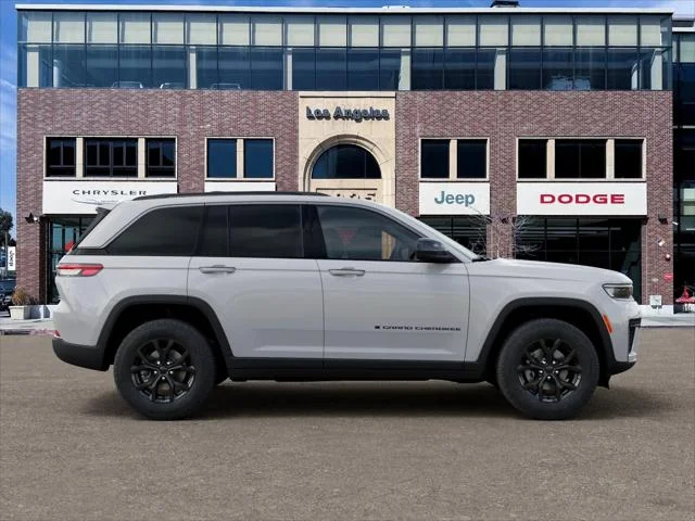 New 2026 Bright White Clear-Coat Exterior Paint Jeep Laredo image 47