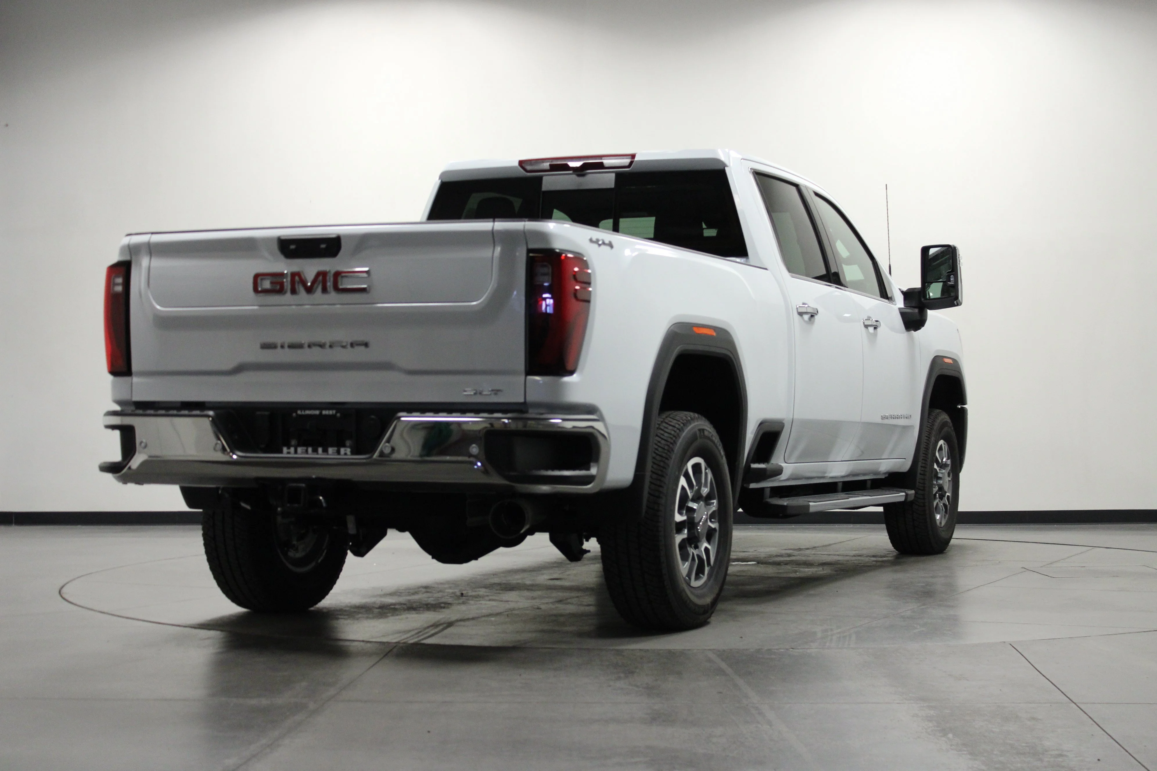 New 2026 Glacier White Tricoat GMC SLT image 4
