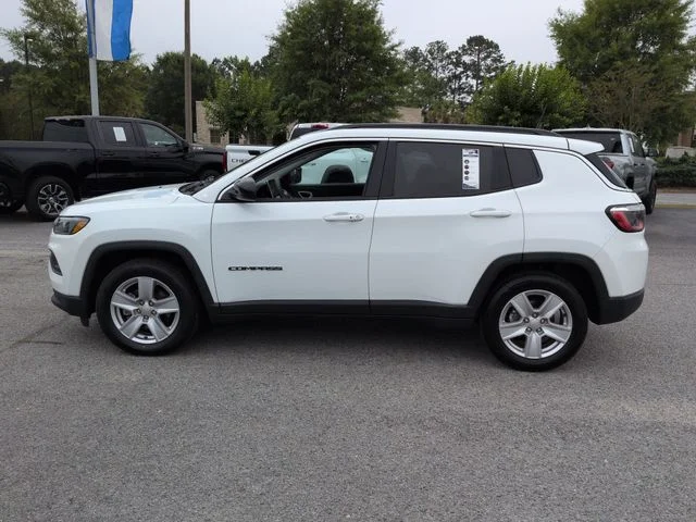 Used 2022 White Jeep Latitude image 6