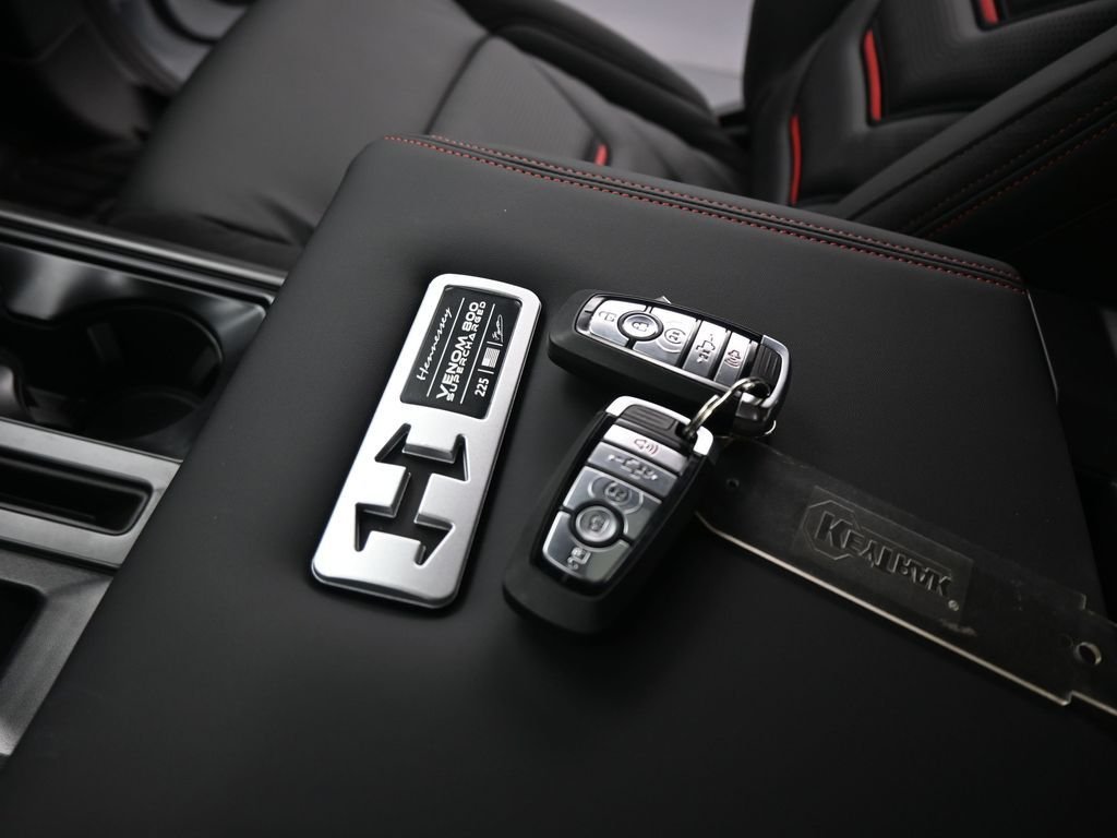 New 2025 Oxford White Ford Lariat image 21