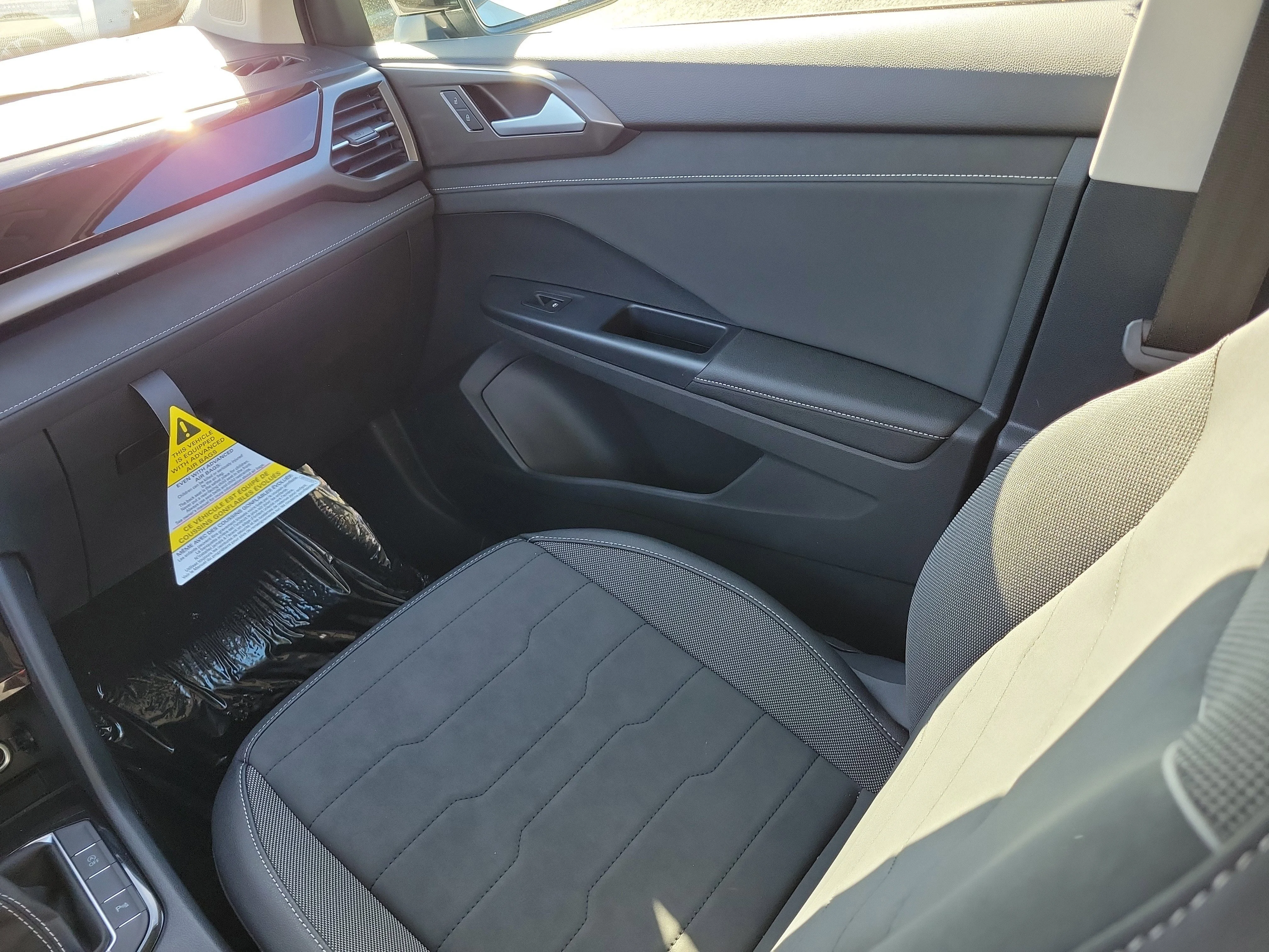 New 2026 White Volkswagen 1.5T SE Black image 4