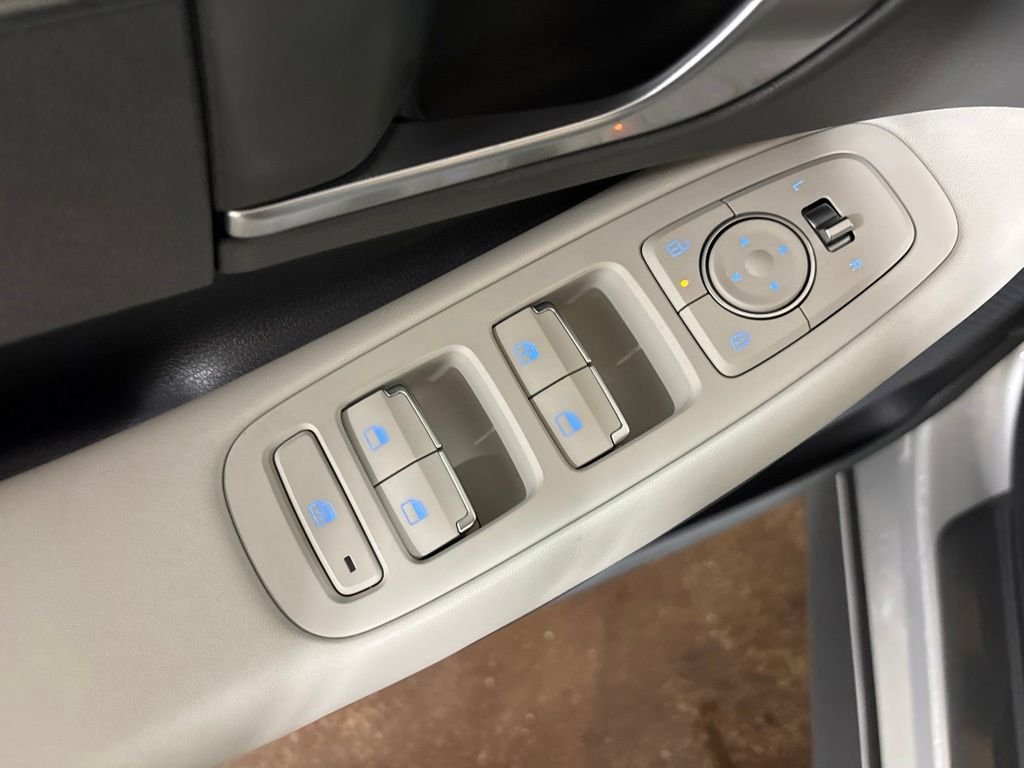 Certified Used 2025 Silver Hyundai SE image 12