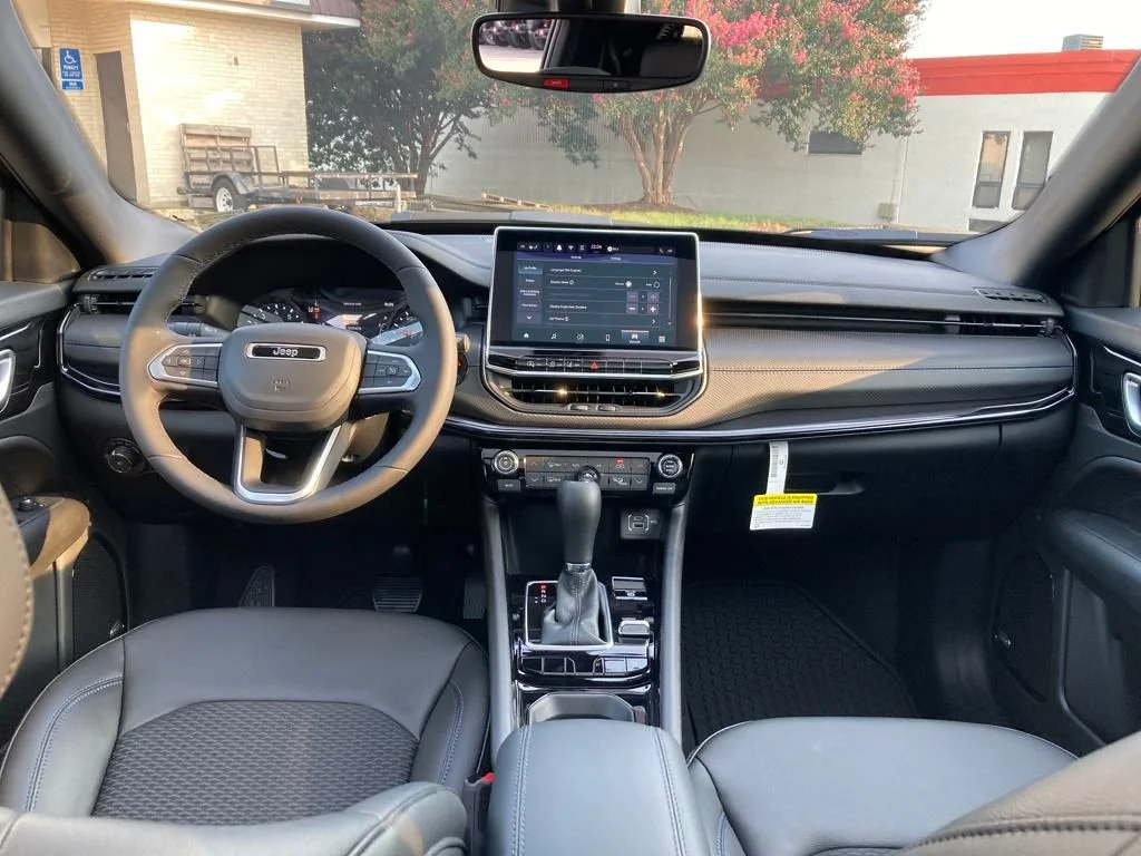 2025 Jeep Compass Latitude - Photo 13