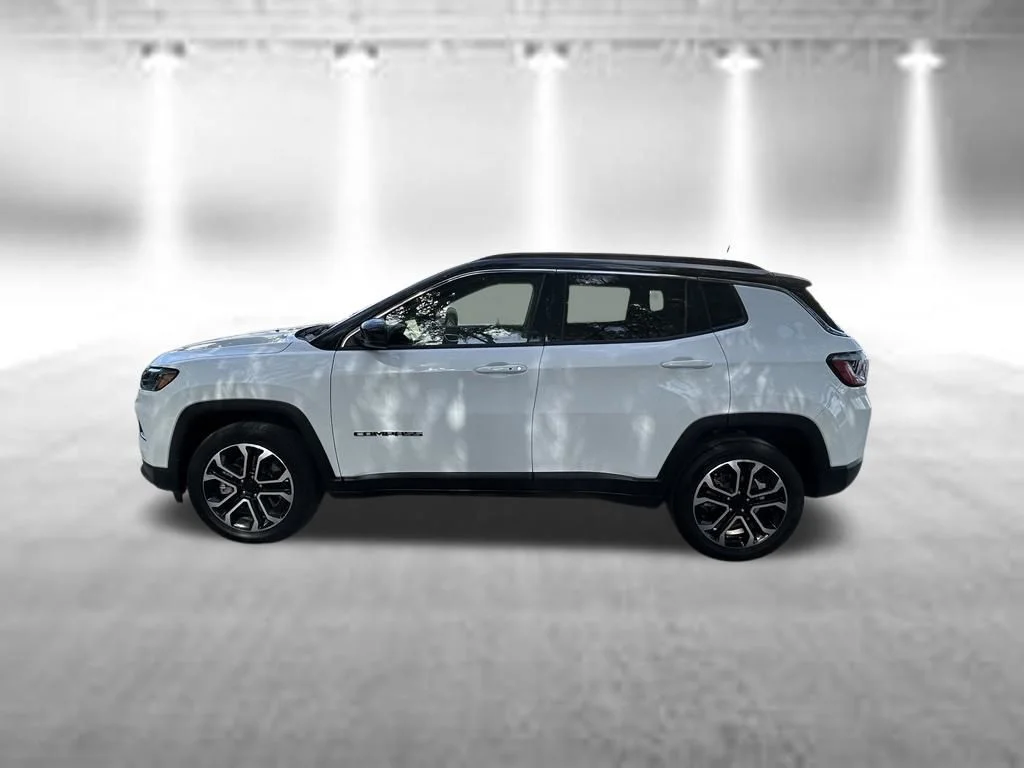 Used 2024 White/off-white Jeep Limited image 4