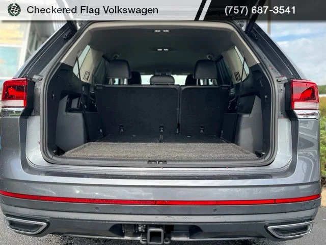 Used 2024 Platinum Gray Metallic Volkswagen 2.0T SE w/Technology image 2