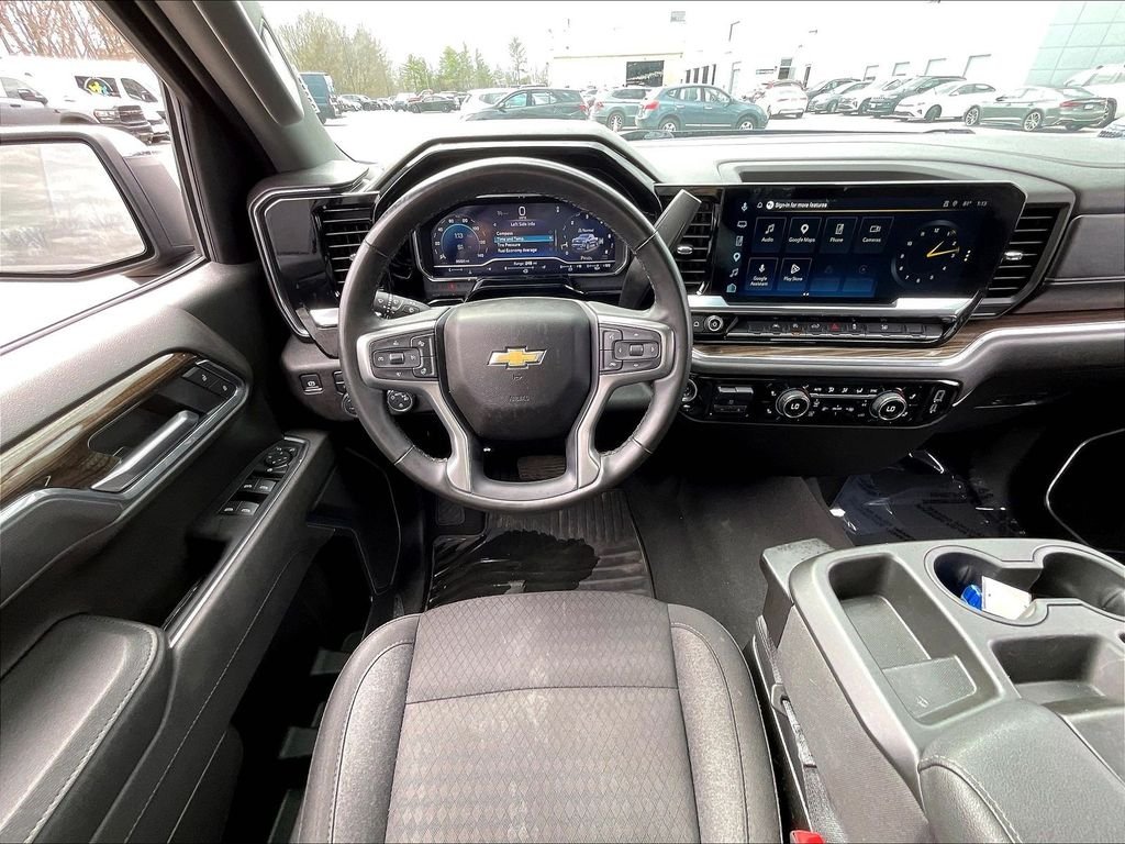 Used 2025 Black Chevrolet LT image 16