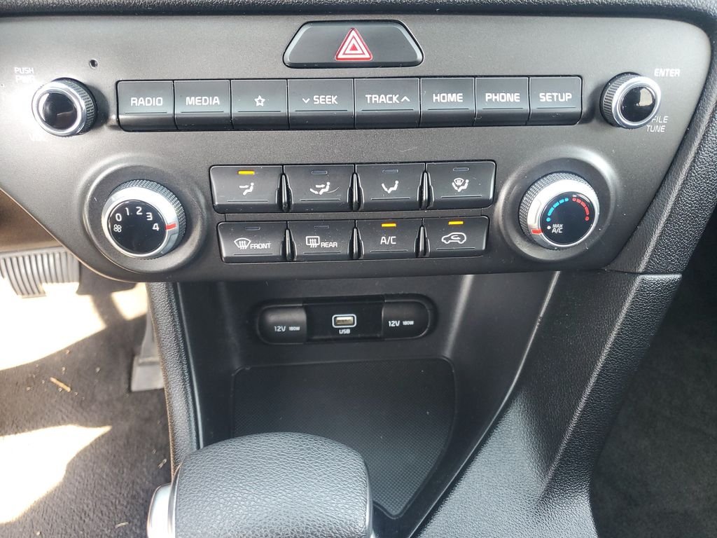 Used 2022 Snow White Pearl Kia LX image 16