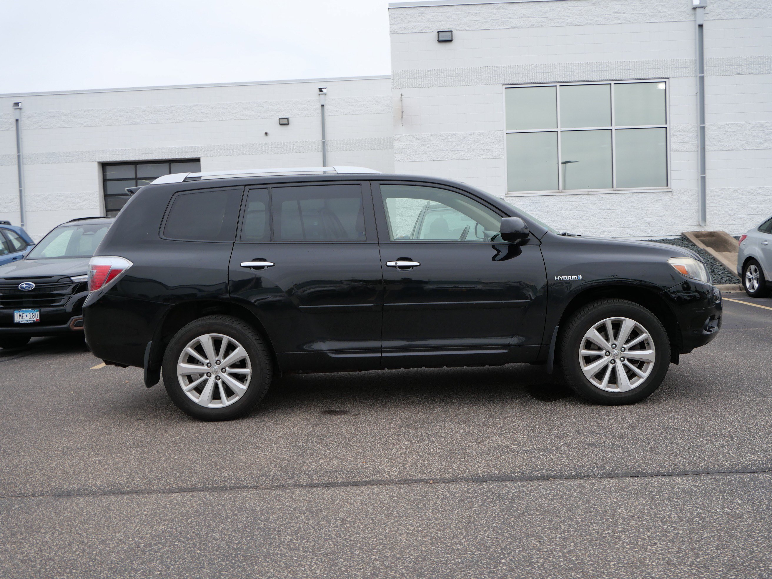Used 2009 Toyota Highlander Hybrid with VIN JTEEW41A192036134 for sale in Saint Paul, MN
