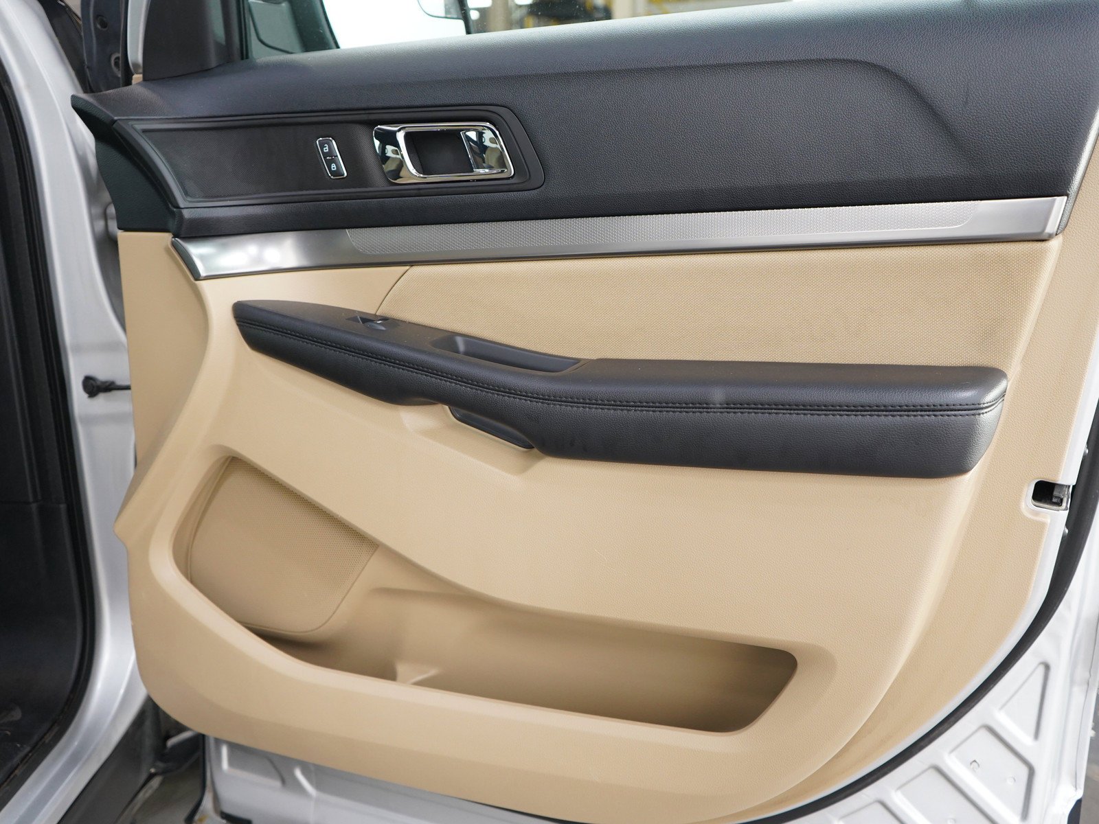 Used 2016 Ingot Silver Ford  image 9