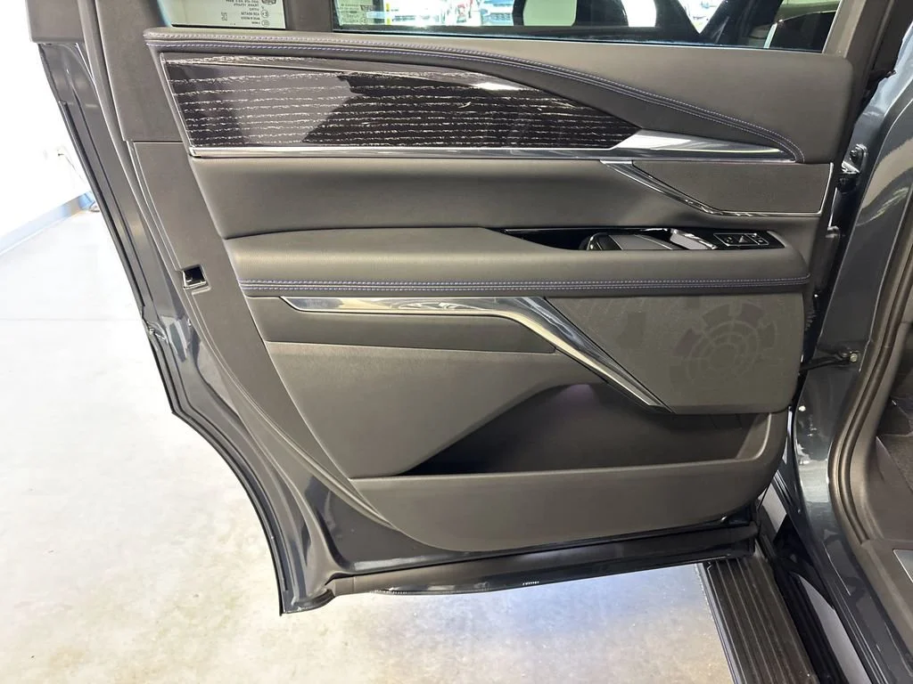 2025 Cadillac Escalade IQ Luxury 1 - Photo 28
